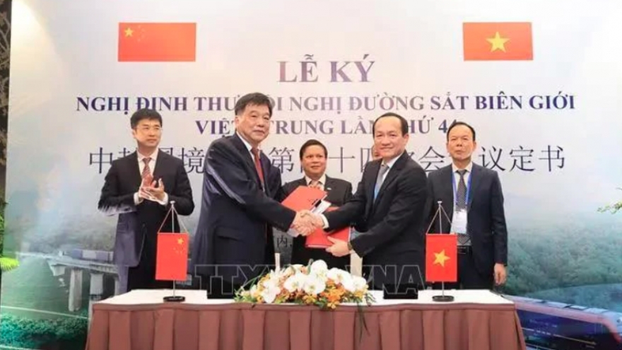 Vietnam, China ink protocol on railway transport cooperation